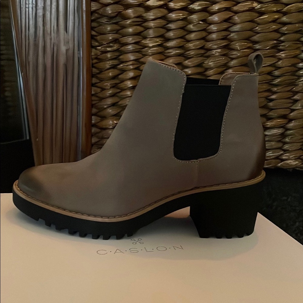 New Caslon Joshua taupe stone ankle boots waterproof 5M